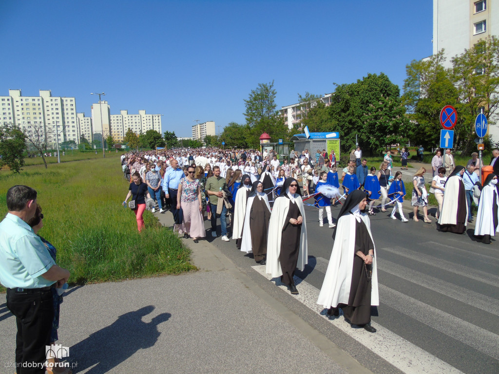 Torunianie wzięli udział w procesji Bożego Ciała