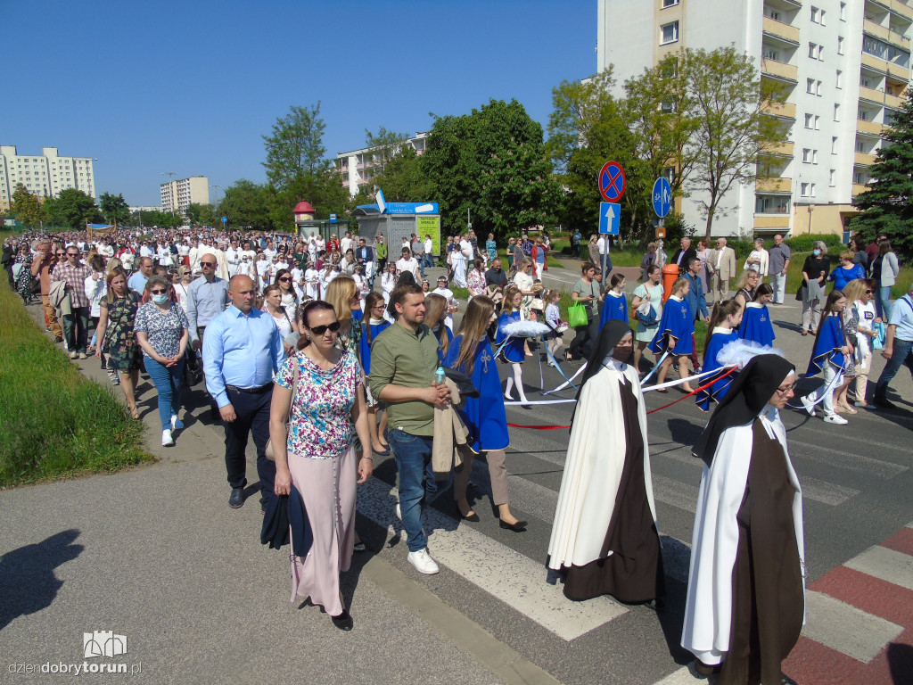 Torunianie wzięli udział w procesji Bożego Ciała