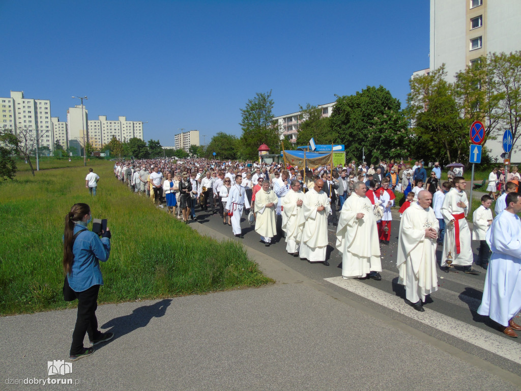 Torunianie wzięli udział w procesji Bożego Ciała