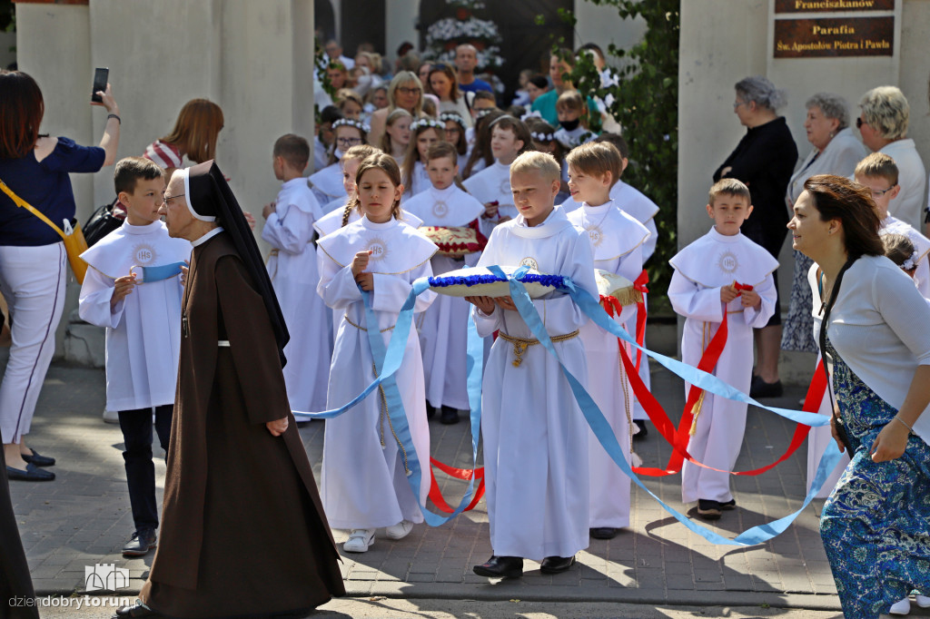 Toruń: procesja Bożego Ciała u franciszkanów