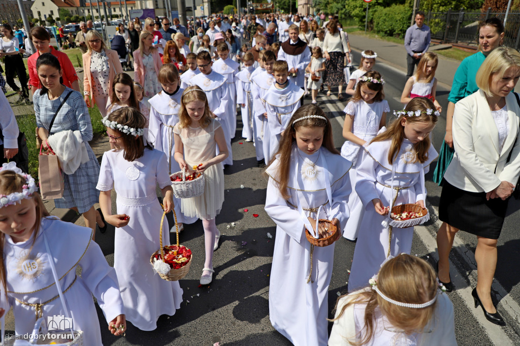Toruń: procesja Bożego Ciała u franciszkanów