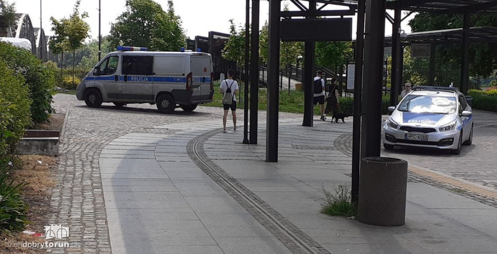 Akcja ratunkowa na moście kolejowym w Toruniu