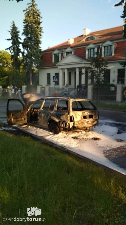 Toruń: pożar auta przy ul. Bydgoskiej