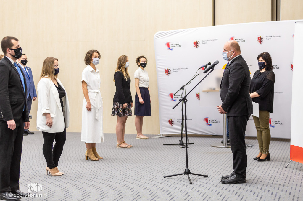 Toruń: urzędnicy złożyli ślubowanie