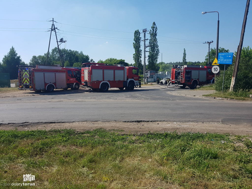 Toruń: pożar samochodu przy Kociewskiej