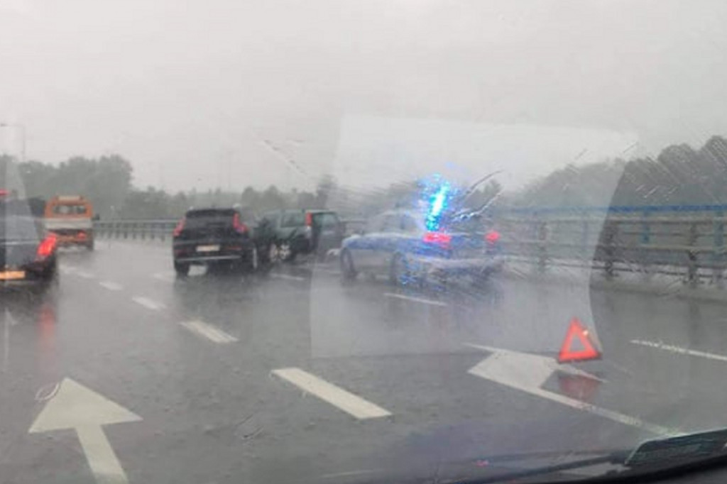 Toruń: groźne zderzenie na moście drogowym