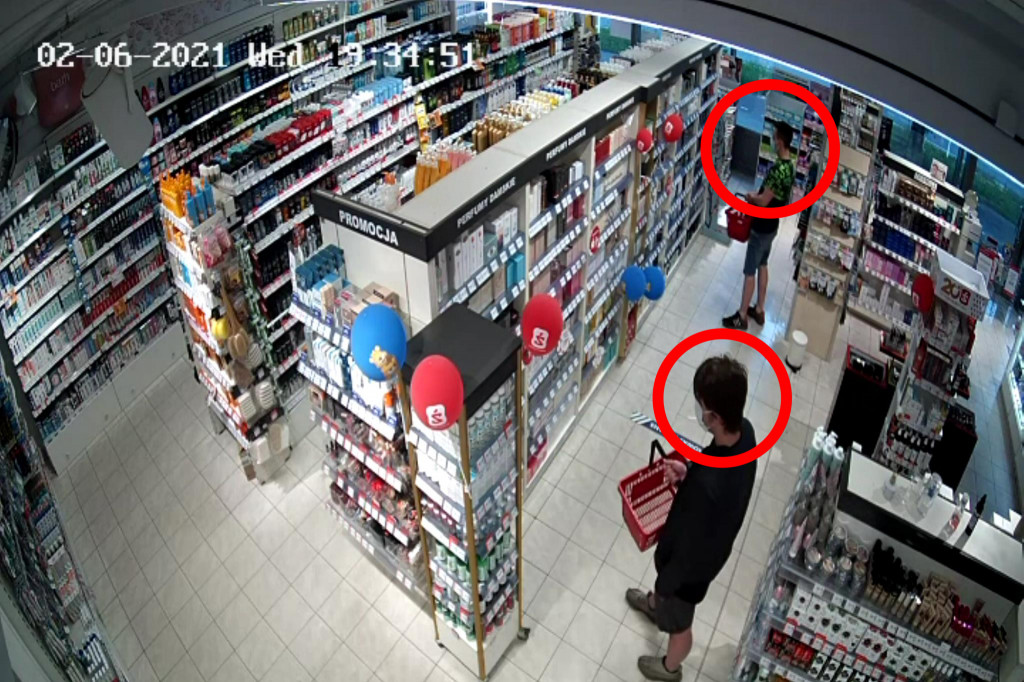 Złodzieje perfum z drogerii w Toruniu