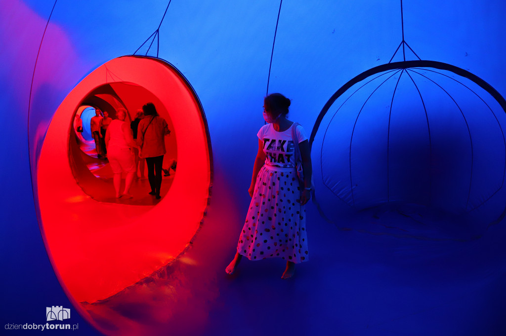Instalacja ,,Luminarium Albesila'' gotowa do zwiedzania