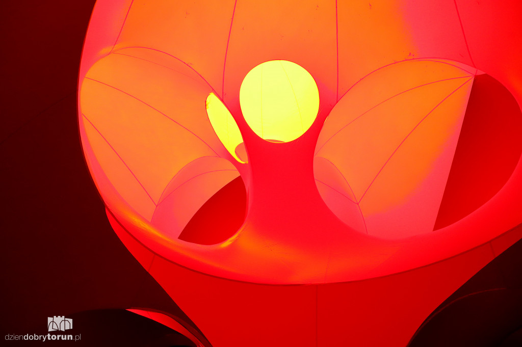 Instalacja ,,Luminarium Albesila'' gotowa do zwiedzania