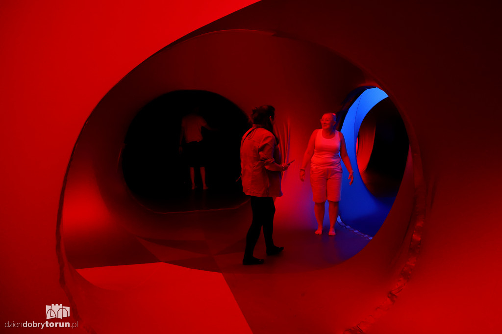 Instalacja ,,Luminarium Albesila'' gotowa do zwiedzania