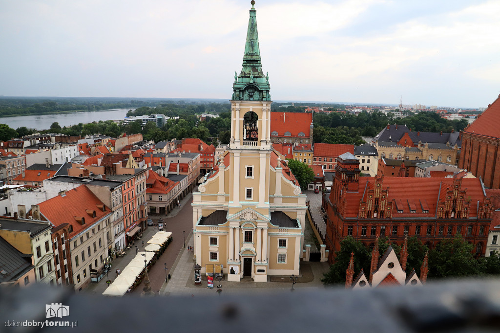 Nocne wejście na wieżę ratusza w Toruniu