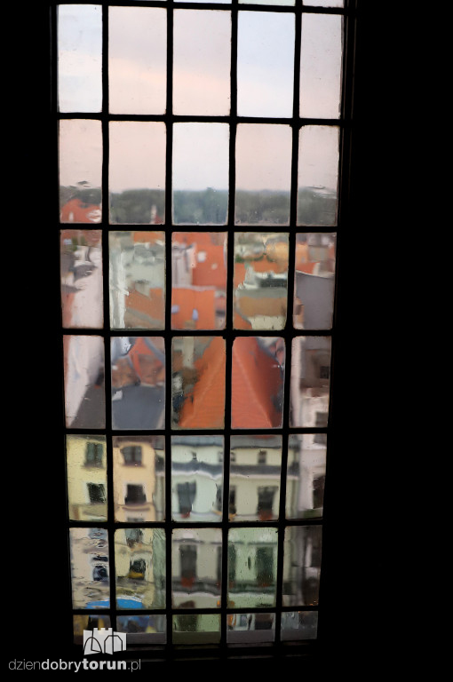 Nocne wejście na wieżę ratusza w Toruniu