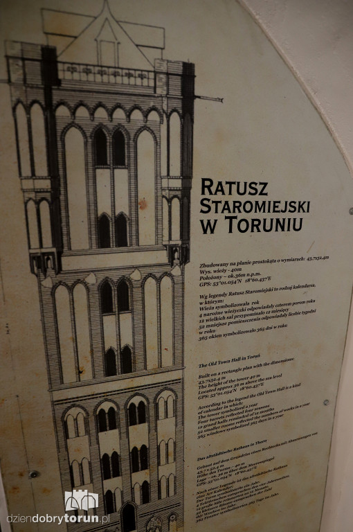 Nocne wejście na wieżę ratusza w Toruniu