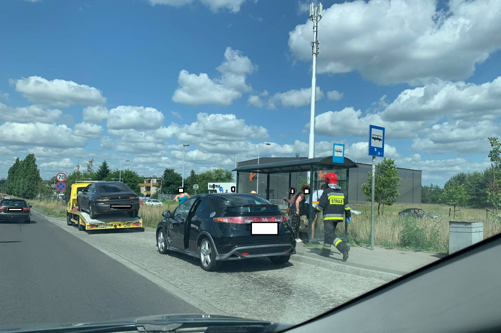 Kolizja osobówek przy Olęderskiej w Toruniu