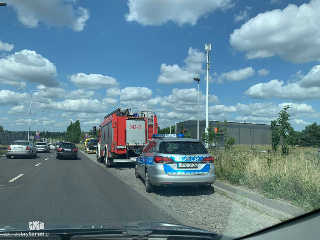 Kolizja osobówek przy Olęderskiej w Toruniu