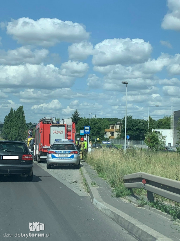 Kolizja osobówek przy Olęderskiej w Toruniu