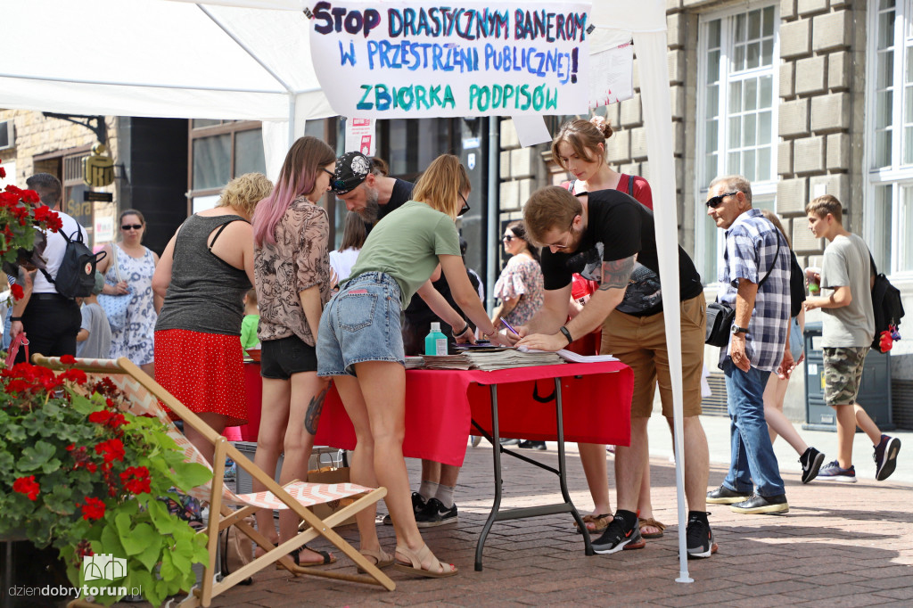 Stop drastycznym banerom w Toruniu