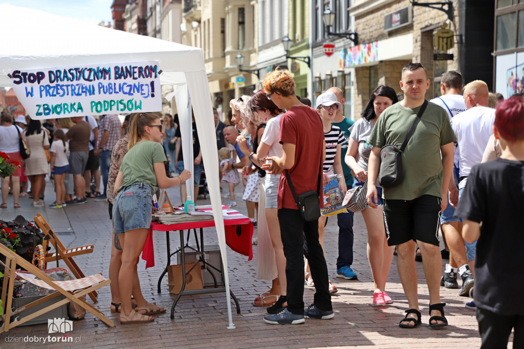 Stop drastycznym banerom w Toruniu
