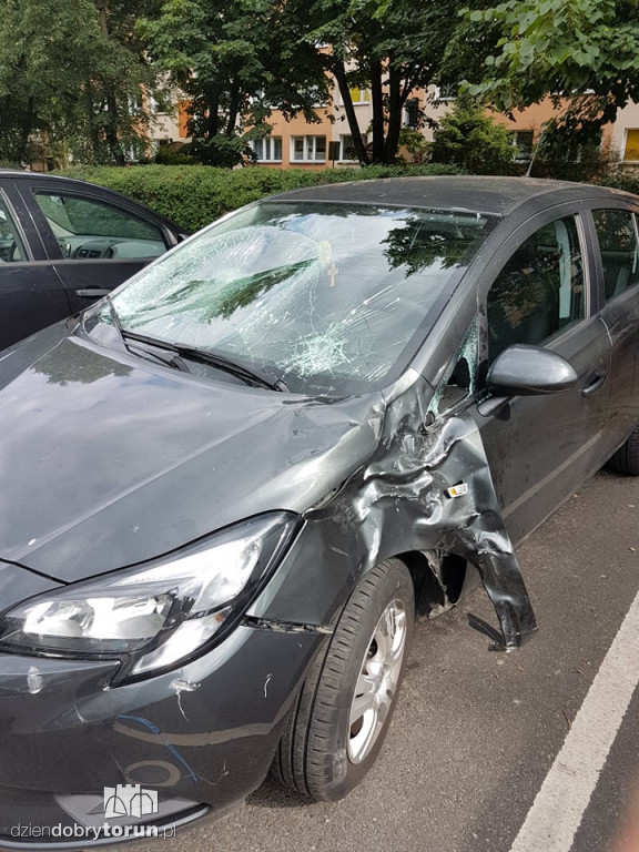Toruń: osobówka wjechała w motocykl na Rubinkowie