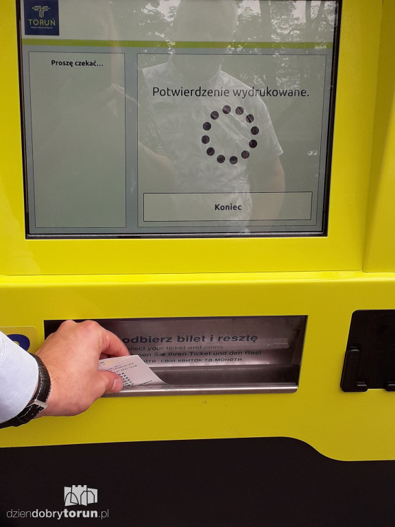 Biletomaty na węźle przesiadkowym