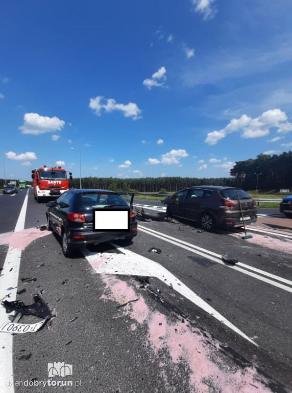 Groźny wypadek na węźle Cierpice k. Torunia