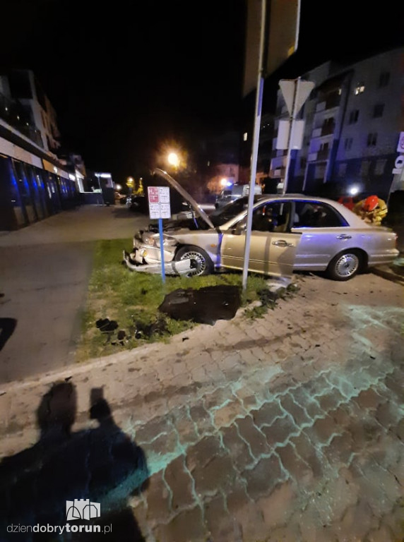 Toruń: kolizja dwóch aut przy Żwirki i Wigury