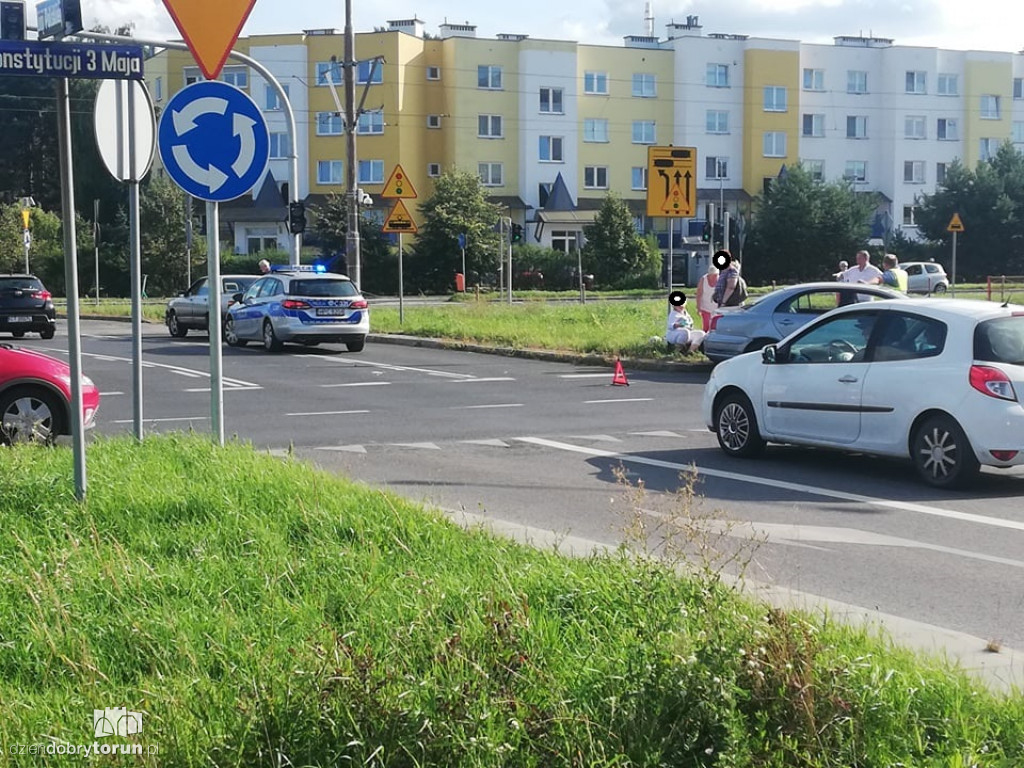 Toruń: zderzenie na rondzie Honorowych Dawców Krwi
