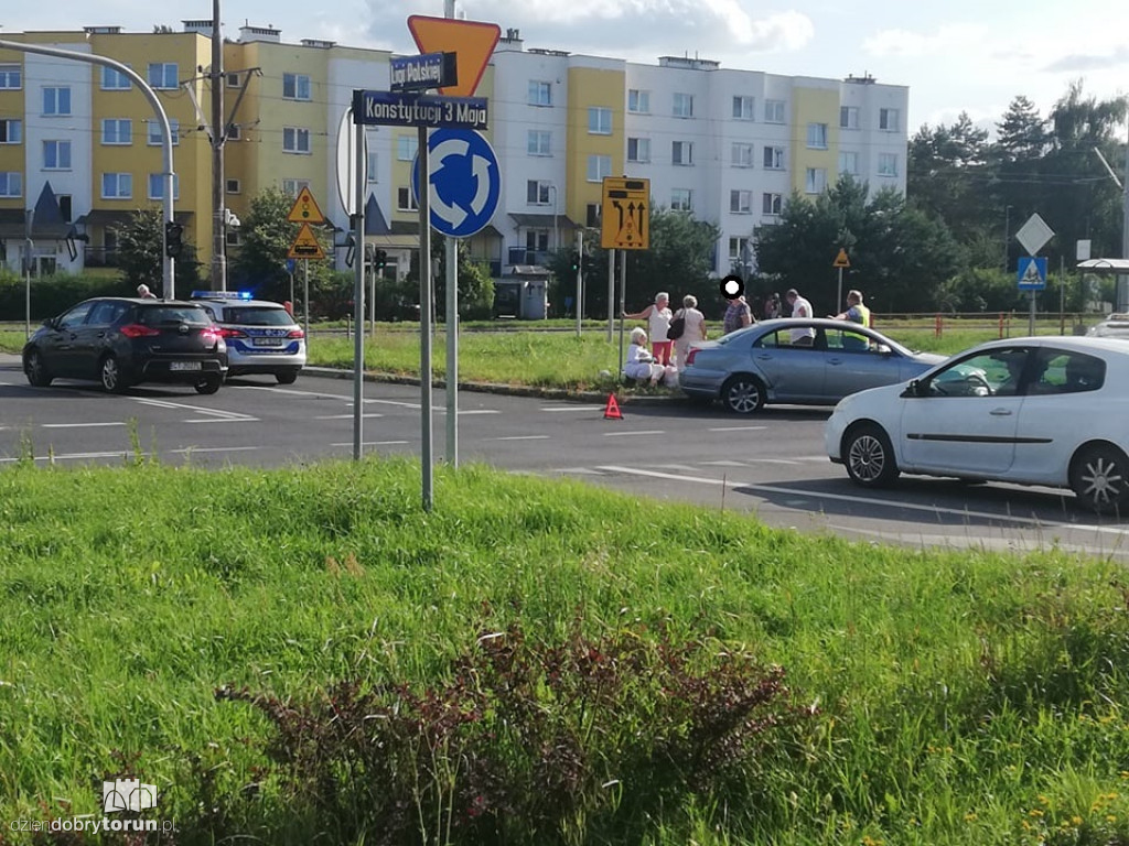 Toruń: zderzenie na rondzie Honorowych Dawców Krwi