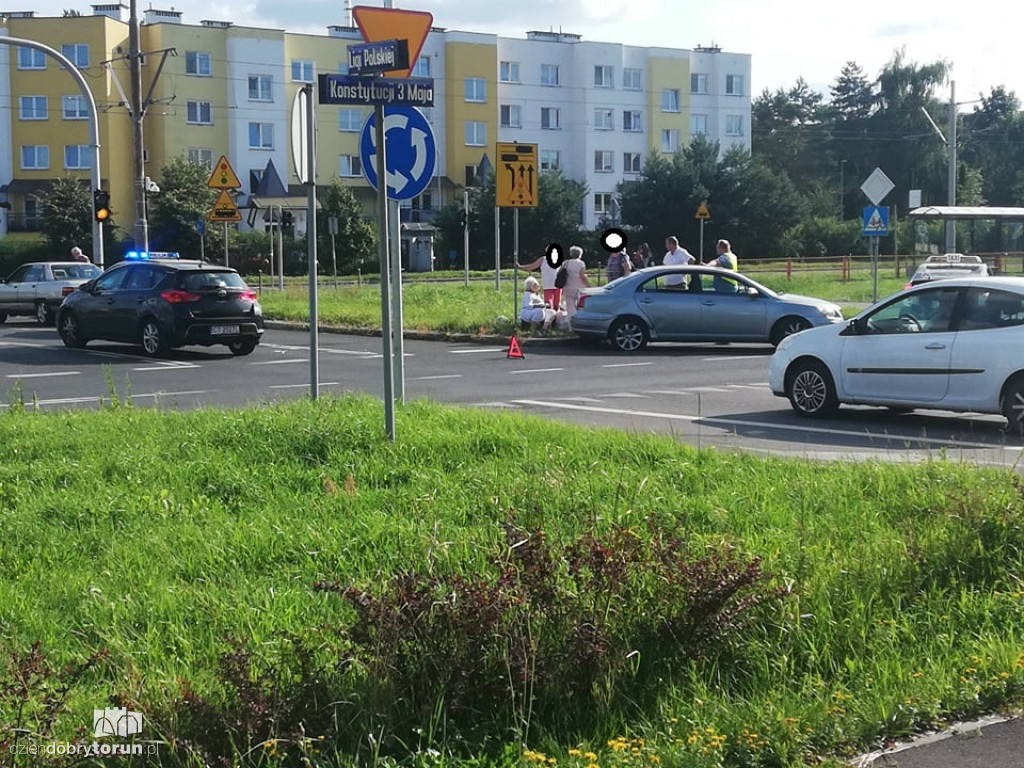 Toruń: zderzenie na rondzie Honorowych Dawców Krwi