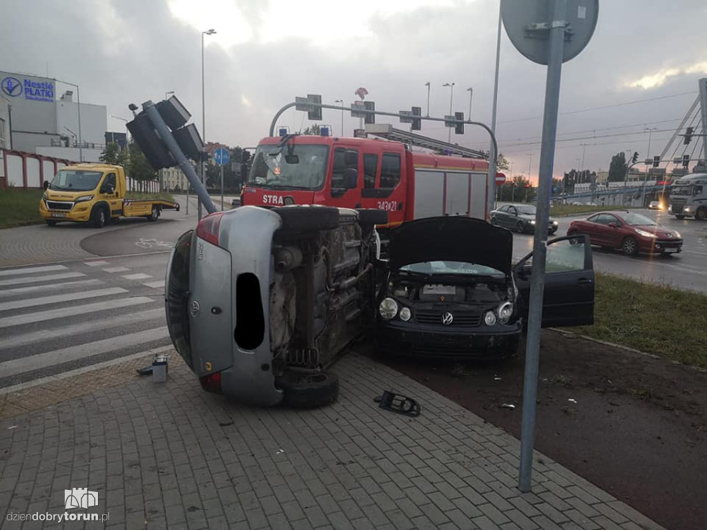 Toruń: zderzenie dwóch aut na pl. Daszyńskiego
