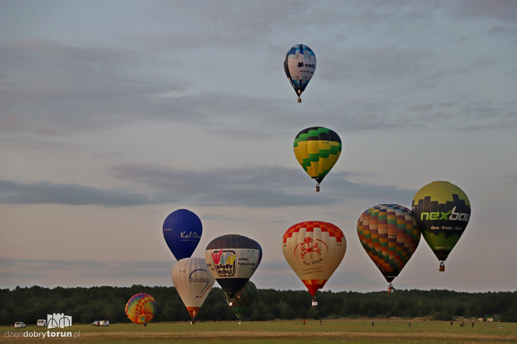 Pokaz balonowy na lotnisku w Toruniu