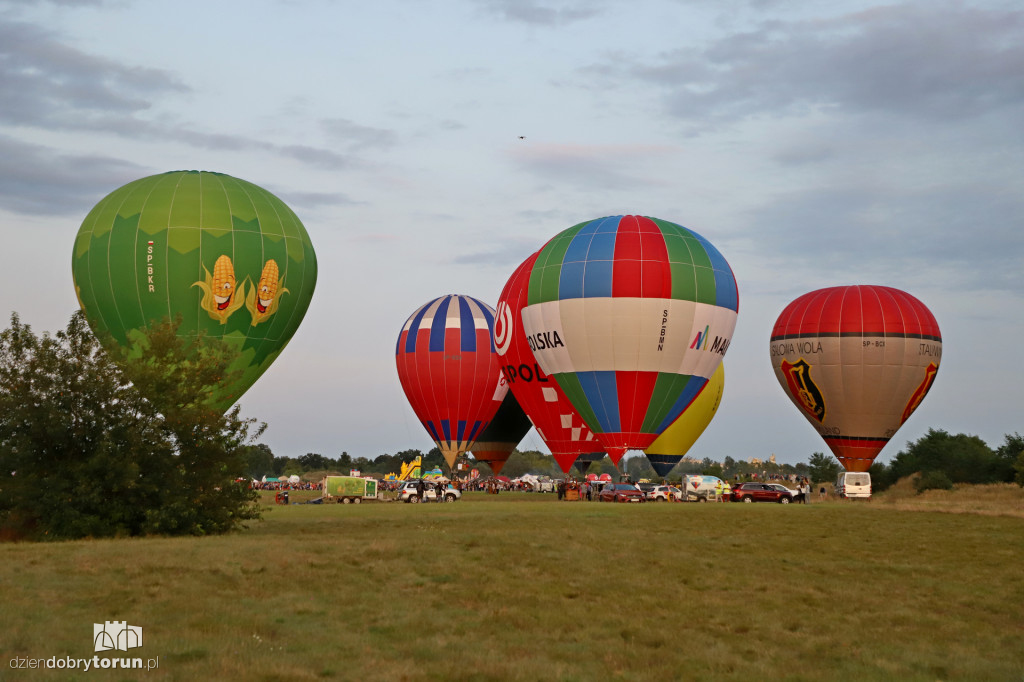 Pokaz balonowy na lotnisku w Toruniu