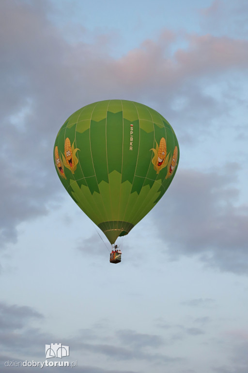 Pokaz balonowy na lotnisku w Toruniu