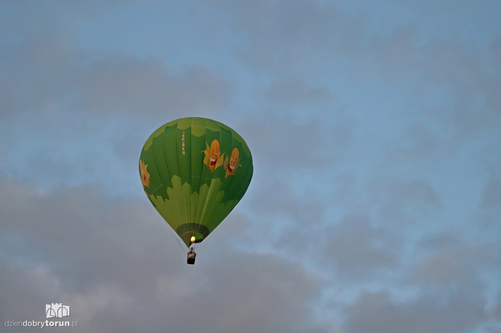 Pokaz balonowy na lotnisku w Toruniu