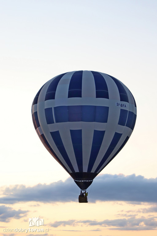 Pokaz balonowy na lotnisku w Toruniu