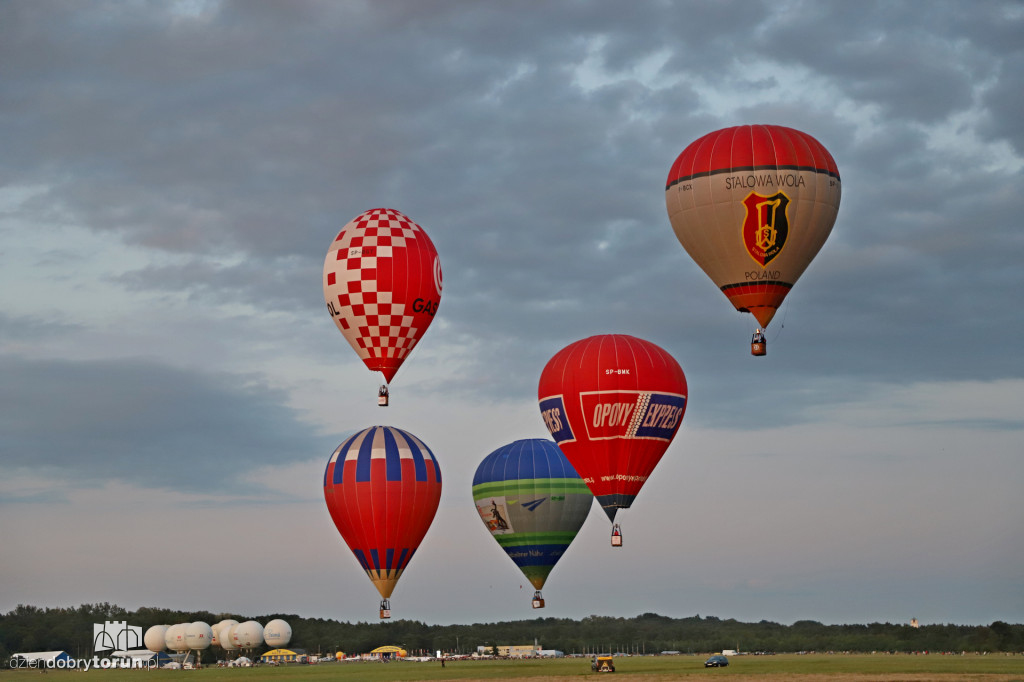 Pokaz balonowy na lotnisku w Toruniu