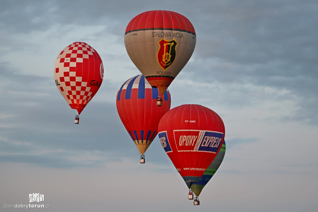 Pokaz balonowy na lotnisku w Toruniu