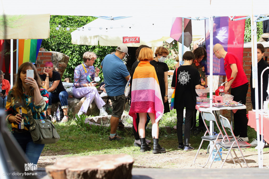 Tęczowy piknik Marszu Równości w Toruniu