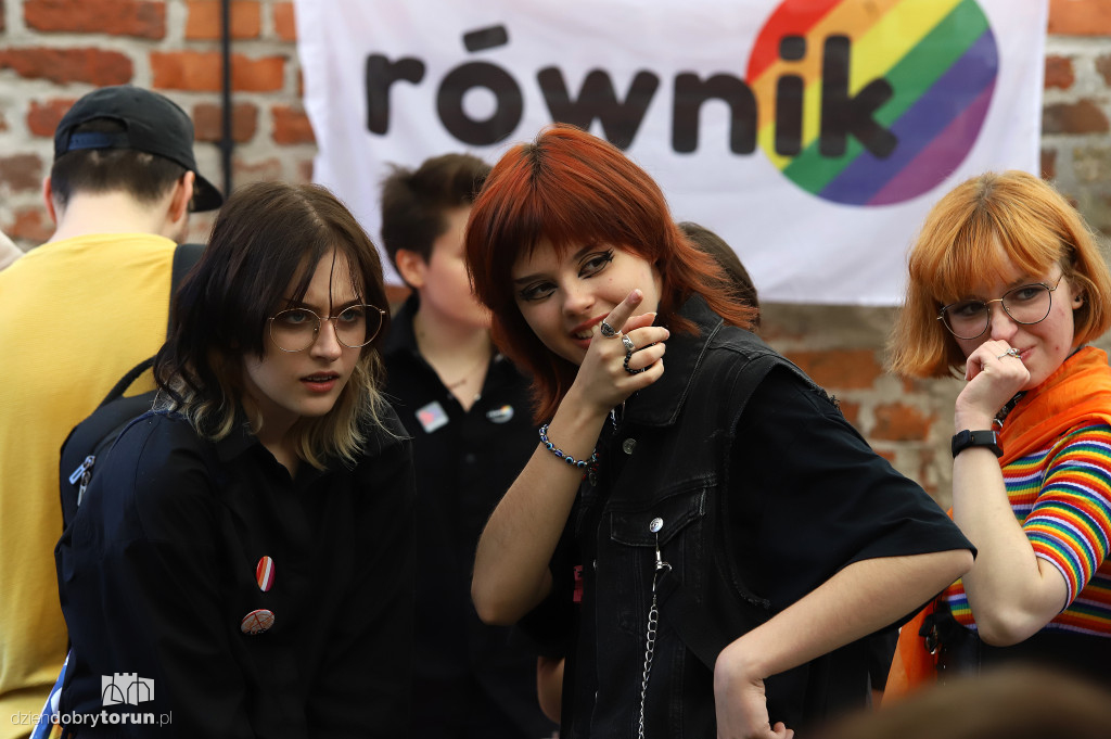 Tęczowy piknik Marszu Równości w Toruniu