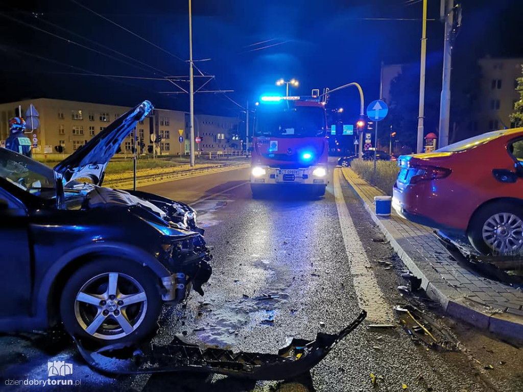 Toruń: wypadek dwóch aut przy Odrodzenia