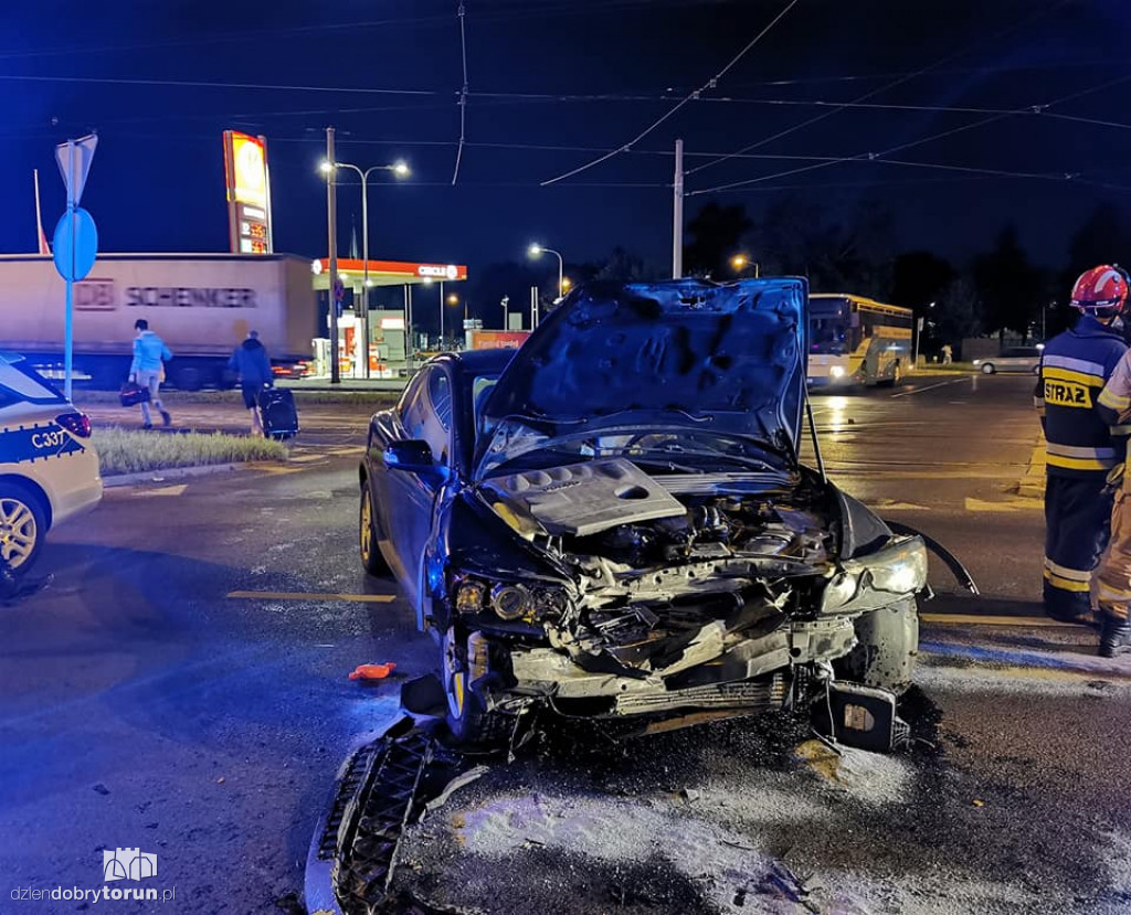 Toruń: wypadek dwóch aut przy Odrodzenia
