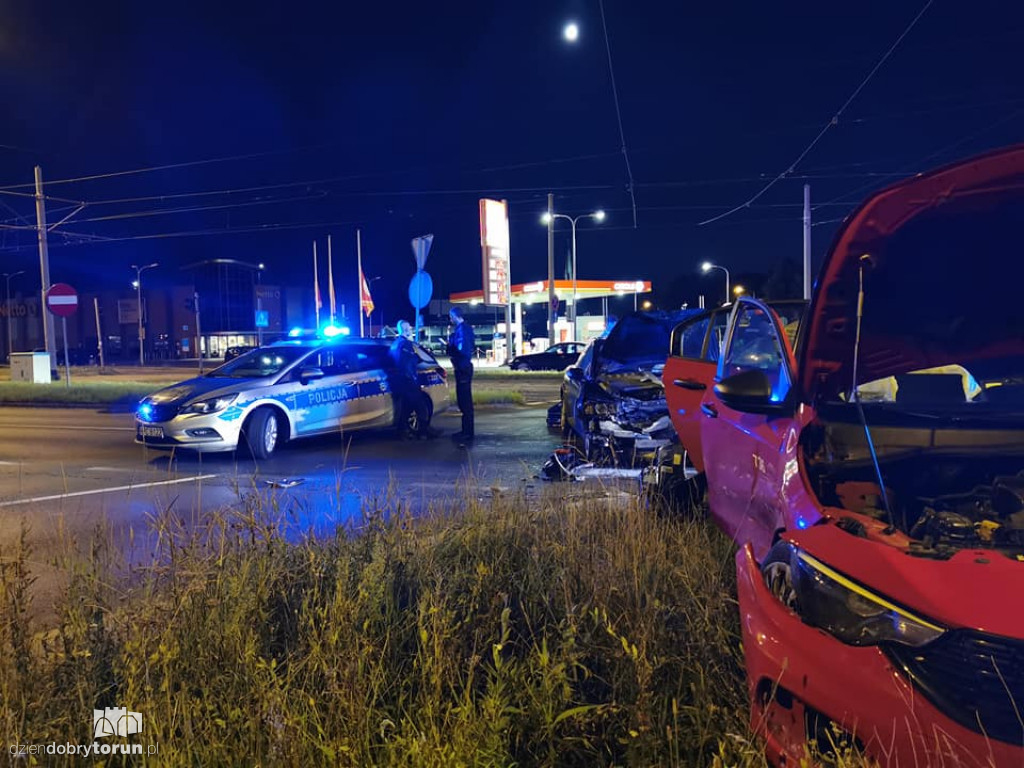 Toruń: wypadek dwóch aut przy Odrodzenia