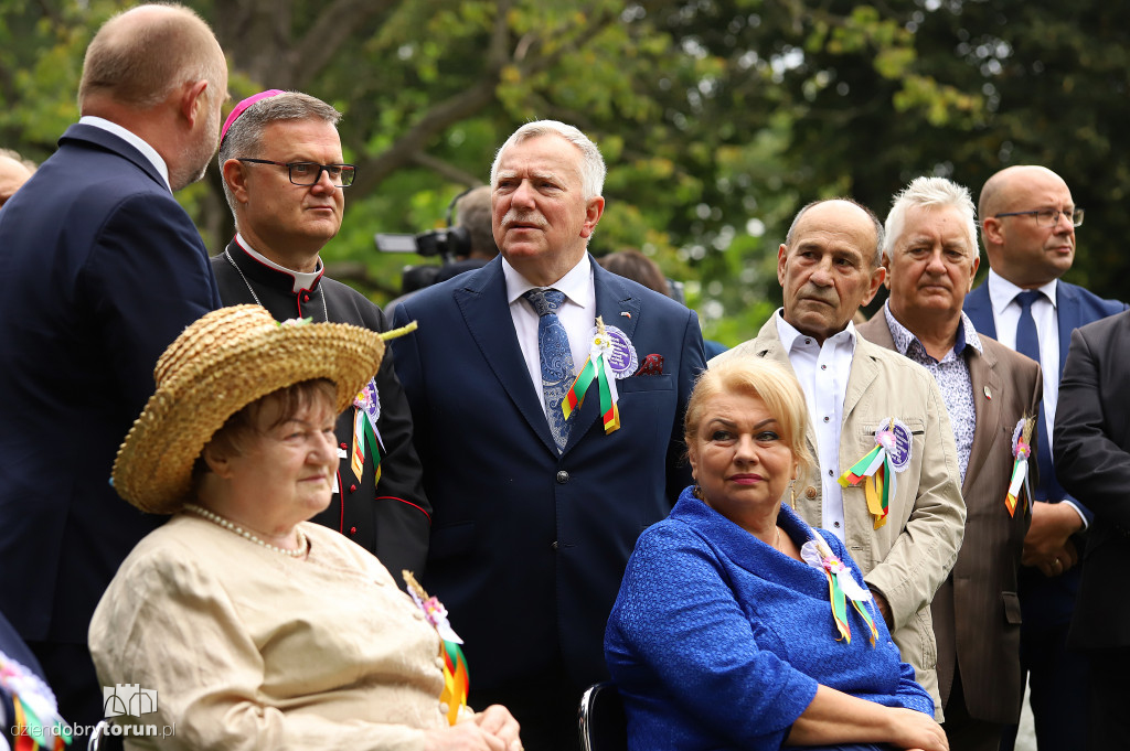 Odsłonięcie pomnika w parku pamięci