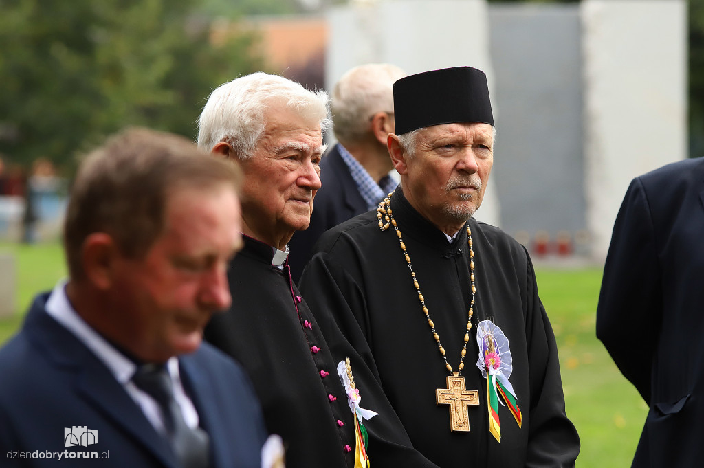 Odsłonięcie pomnika w parku pamięci