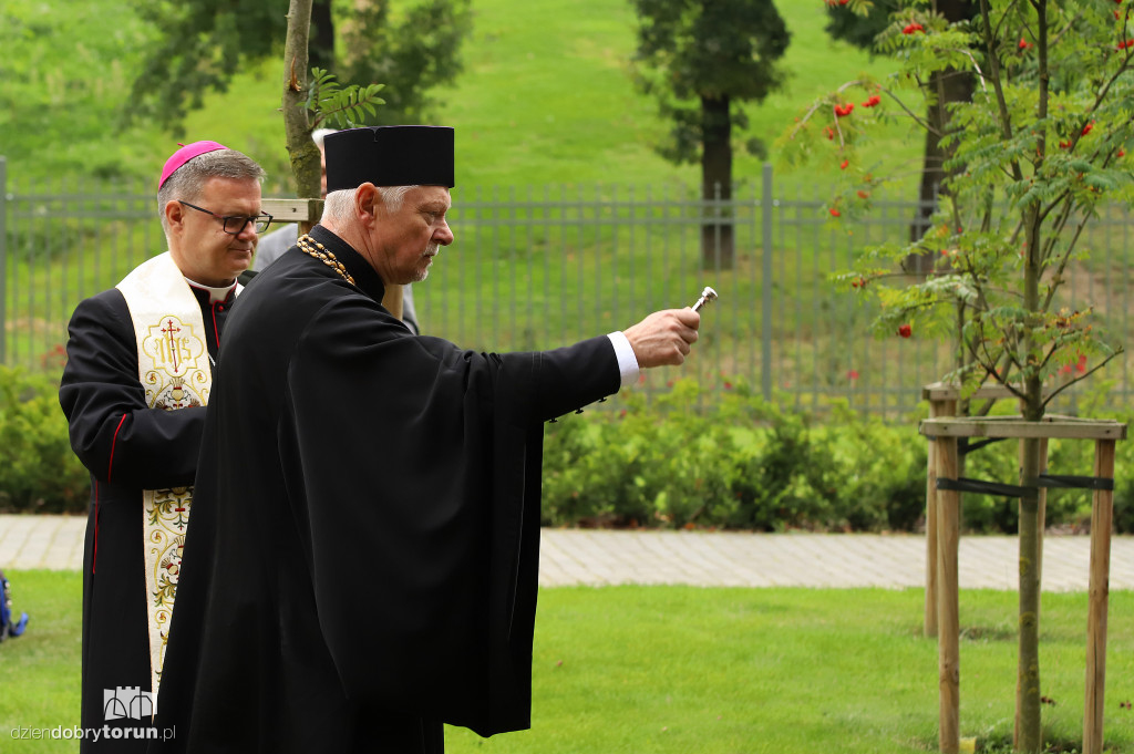 Odsłonięcie pomnika w parku pamięci