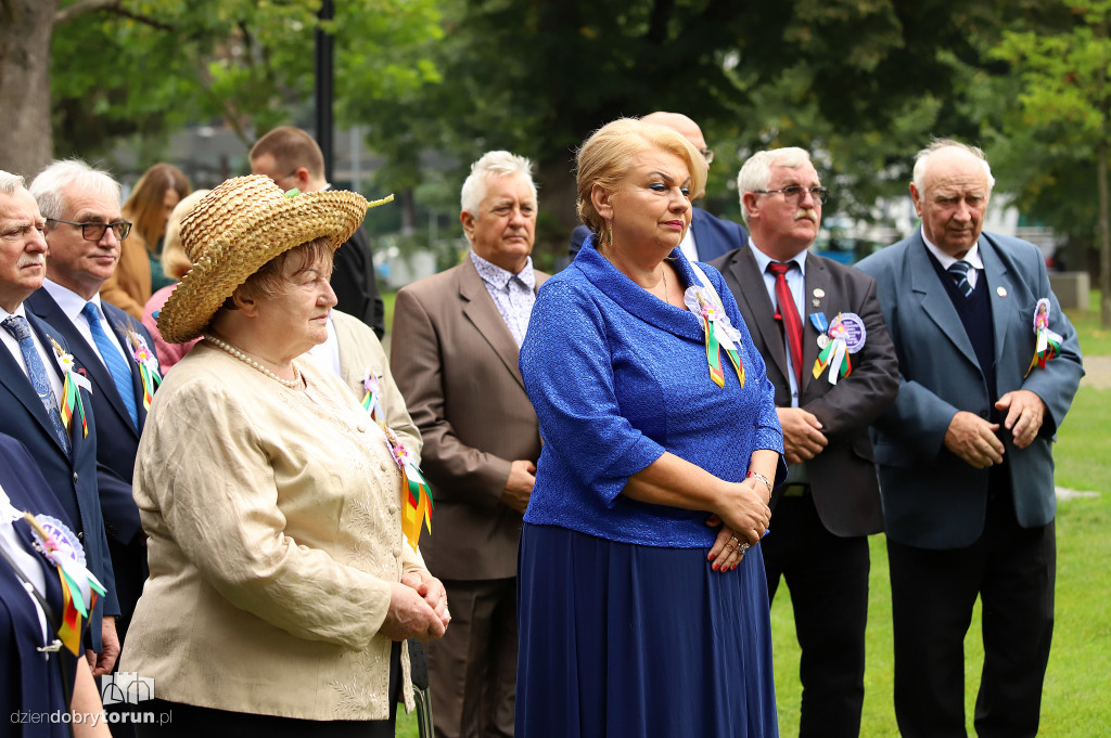 Odsłonięcie pomnika w parku pamięci