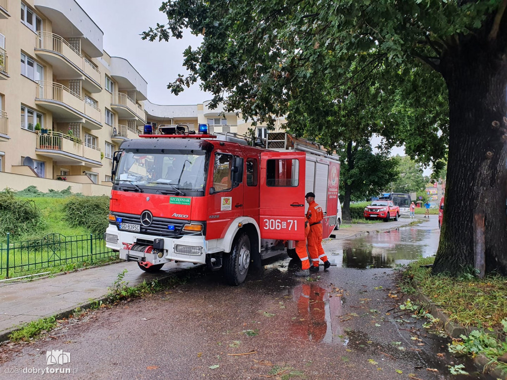 Wybuch przy Wybickiego. Trwa akcja służb