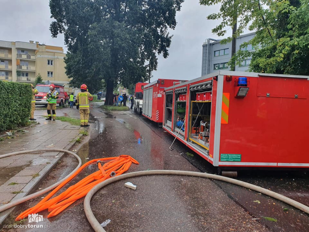 Wybuch przy Wybickiego. Trwa akcja służb