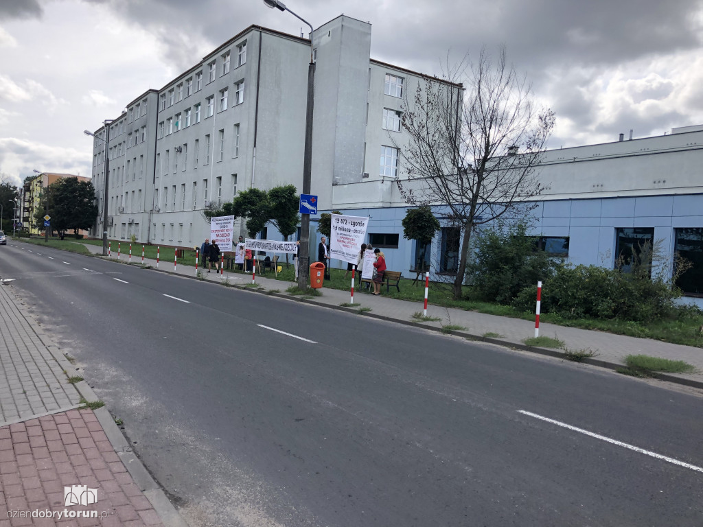 Protest antyszczepionkowców przy Batorego