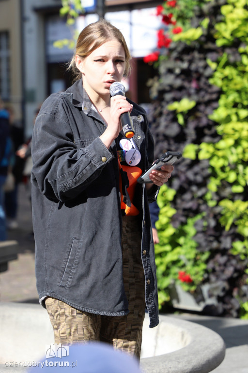 Toruń: Cnoty Czarnka - Protest